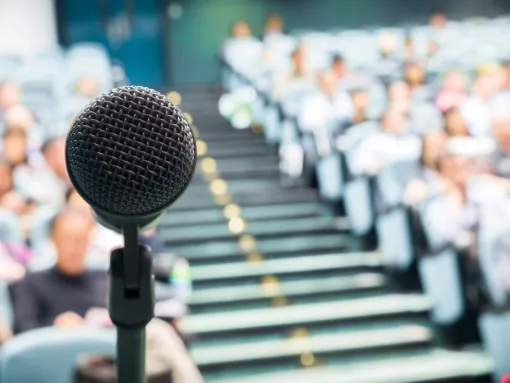 Microphone with Crowd